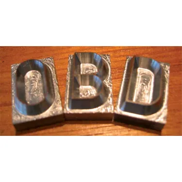 Lettre acier à frapper