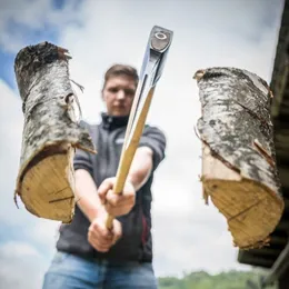 Hache pour fendre le bois