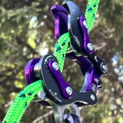 Descendeur Akimbo RG81 ROCK EXOTICA